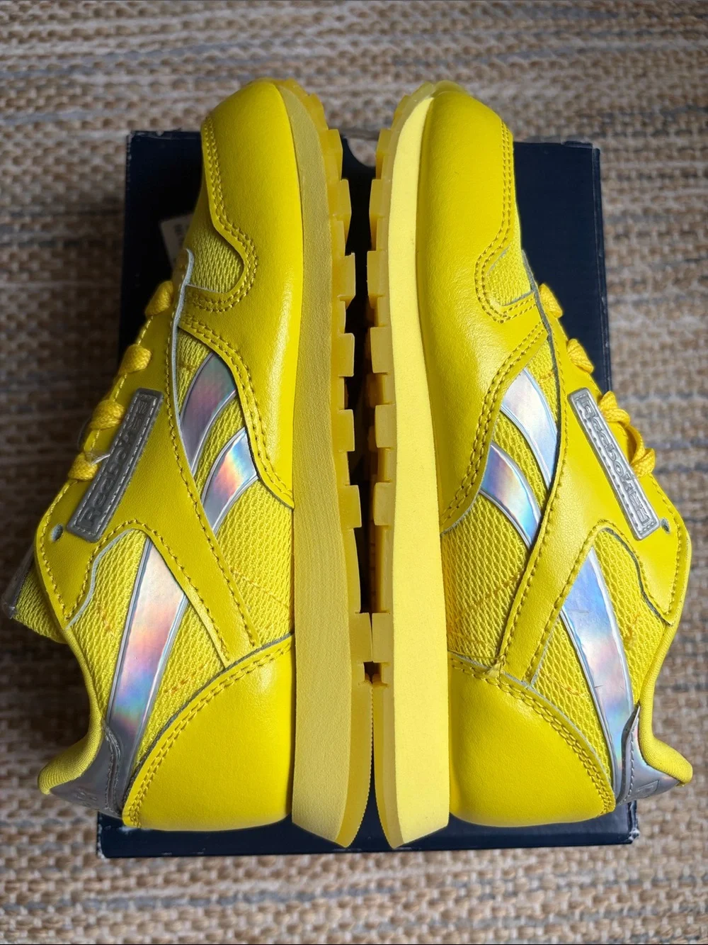 NEW Reebok Kids Yellow Classic Leather & Mesh Sneakers. Size: 1